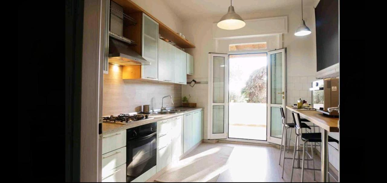 Villa Aurelia - Seafront Apartment With Terrace Quartu SantʼElena Kültér fotó
