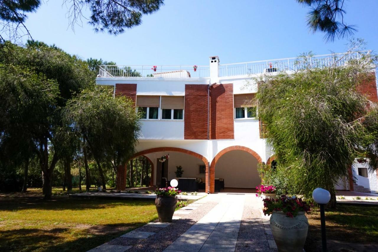 Villa Aurelia - Seafront Apartment With Terrace Quartu SantʼElena Kültér fotó