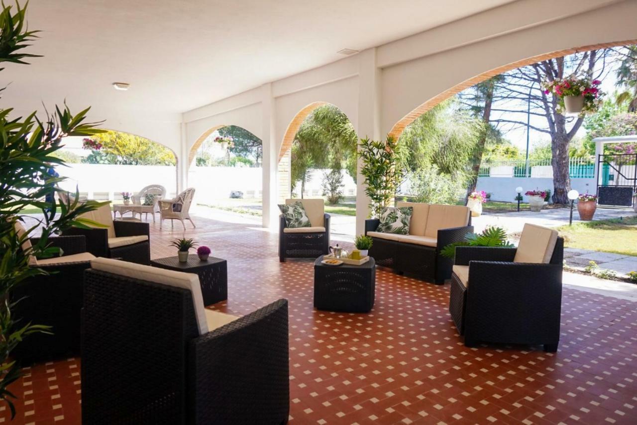 Villa Aurelia - Seafront Apartment With Terrace Quartu SantʼElena Kültér fotó