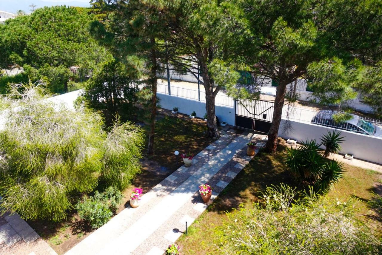 Villa Aurelia - Seafront Apartment With Terrace Quartu SantʼElena Kültér fotó